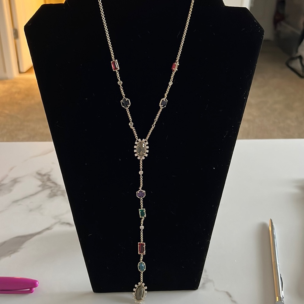Kendra Scott necklace
